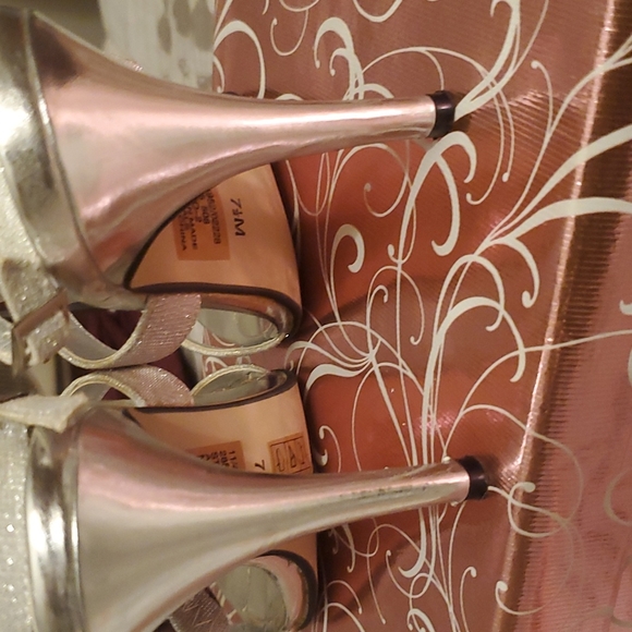 Glittery ankle strap silver heels - Picture 4 of 5